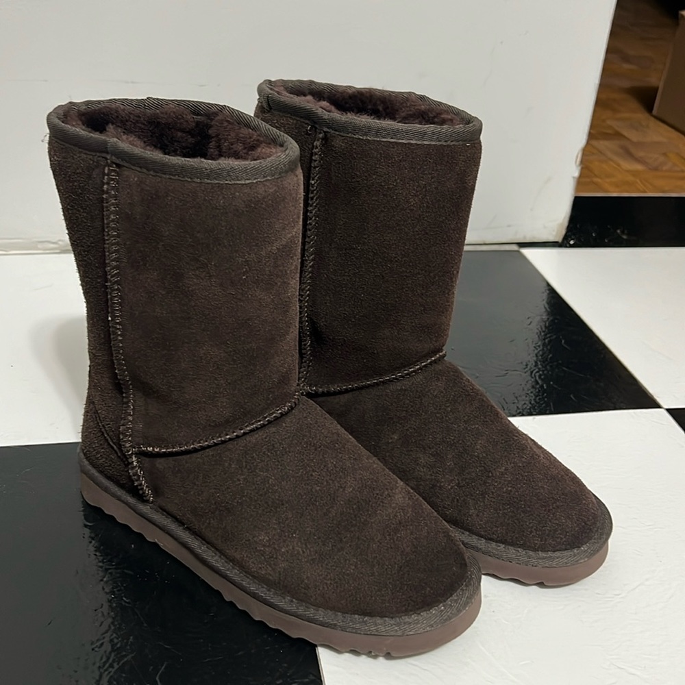 LAMO Classic chocolate brown boot 9” Size 7